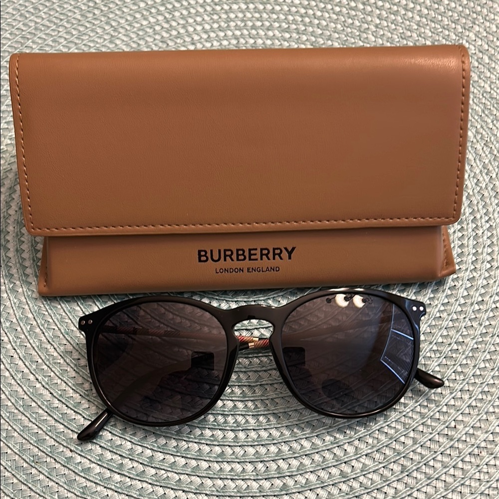 Burberry Classic Black Sunglasses with Tan Case